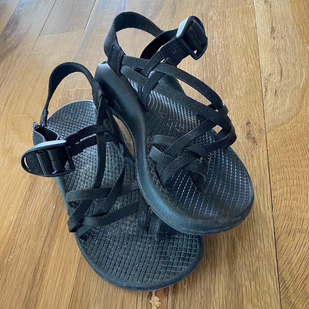 Black chacos